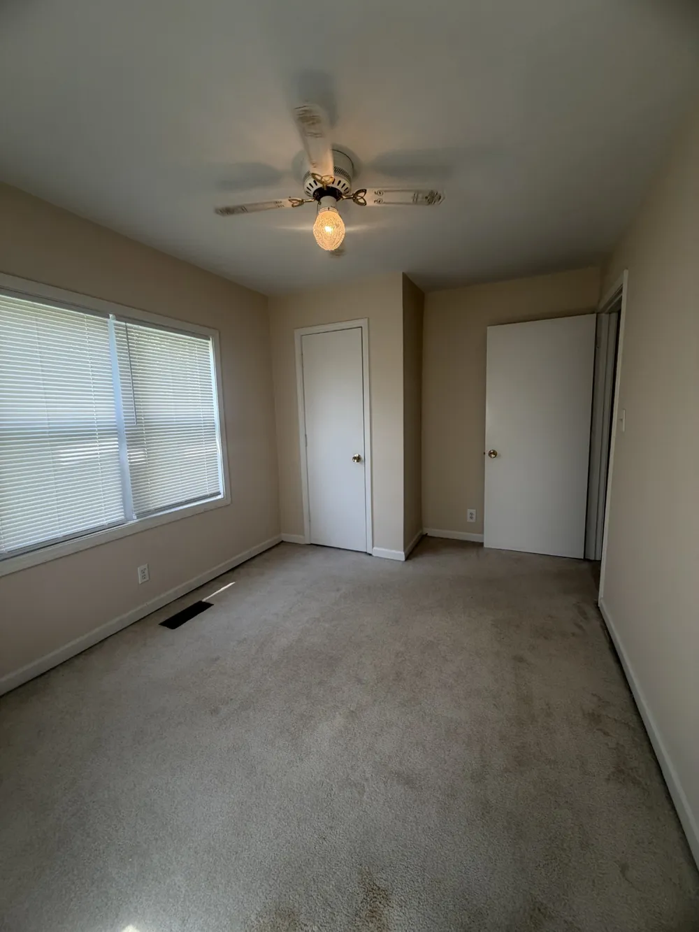 406 Crestview Dr Hopkinsville, KY 42240