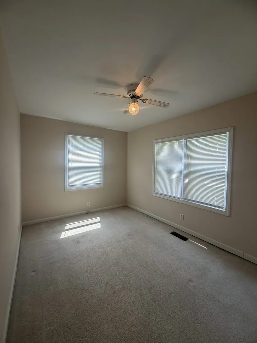 406 Crestview Dr Hopkinsville, KY 42240