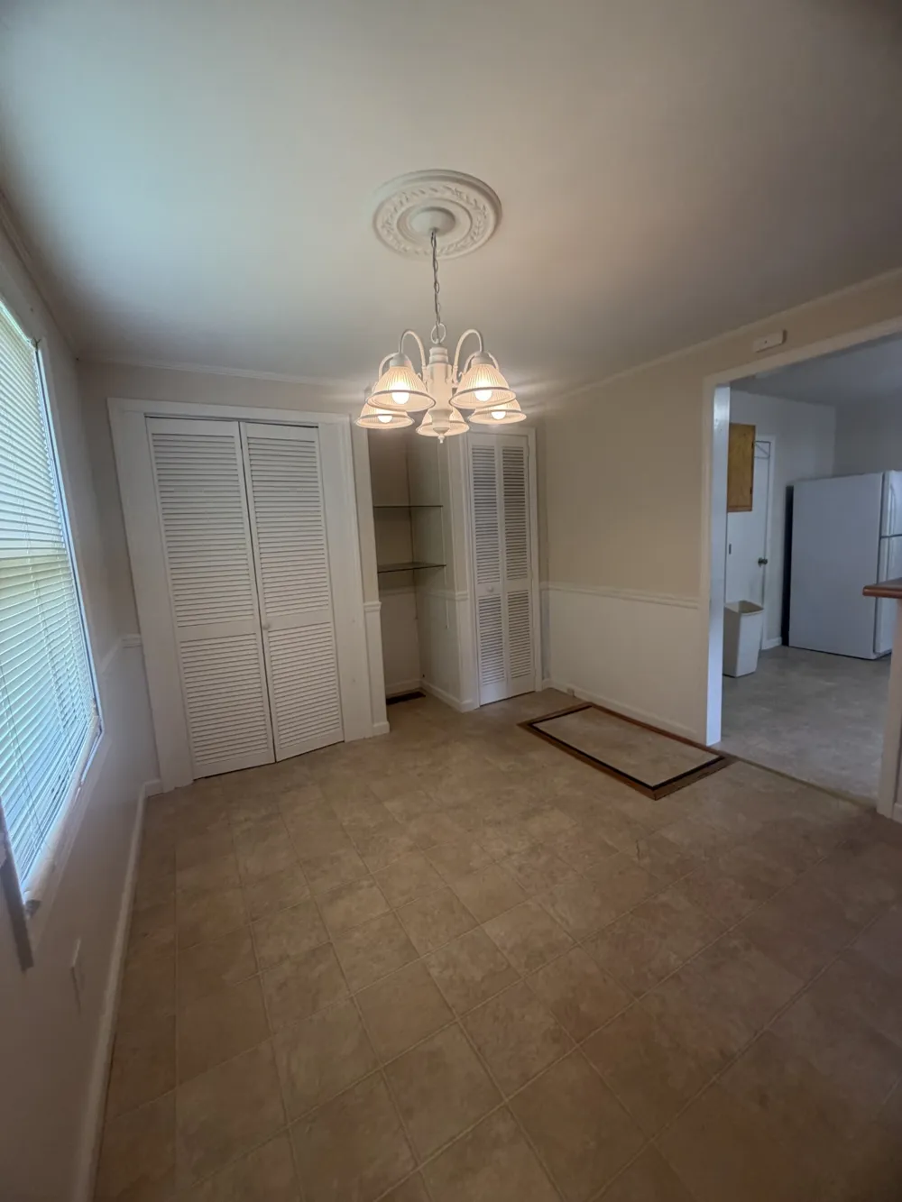 406 Crestview Dr Hopkinsville, KY 42240