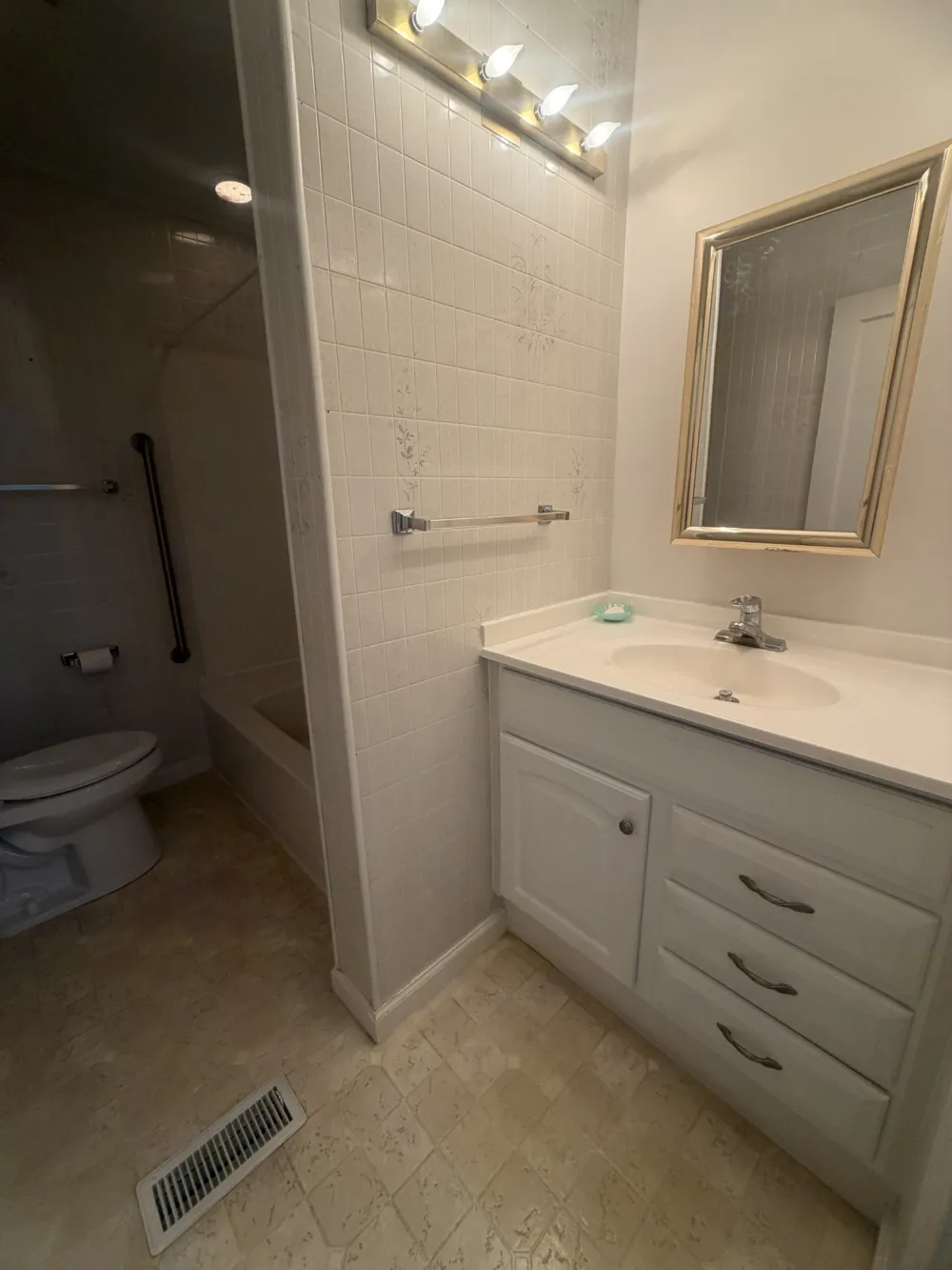406 Crestview Dr Hopkinsville, KY 42240
