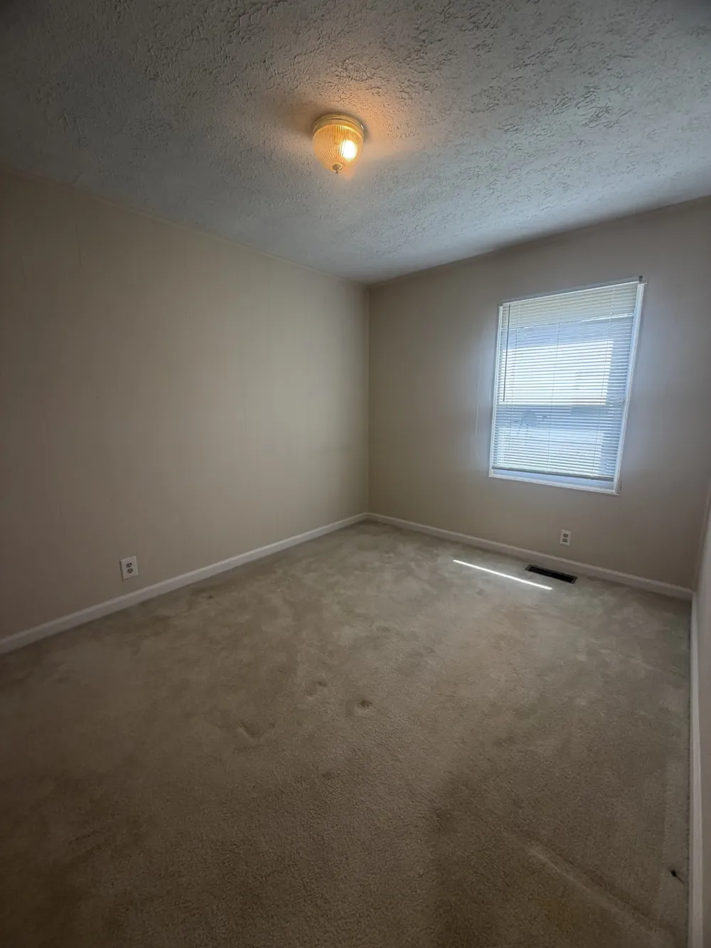 406 Crestview Dr Hopkinsville, KY 42240