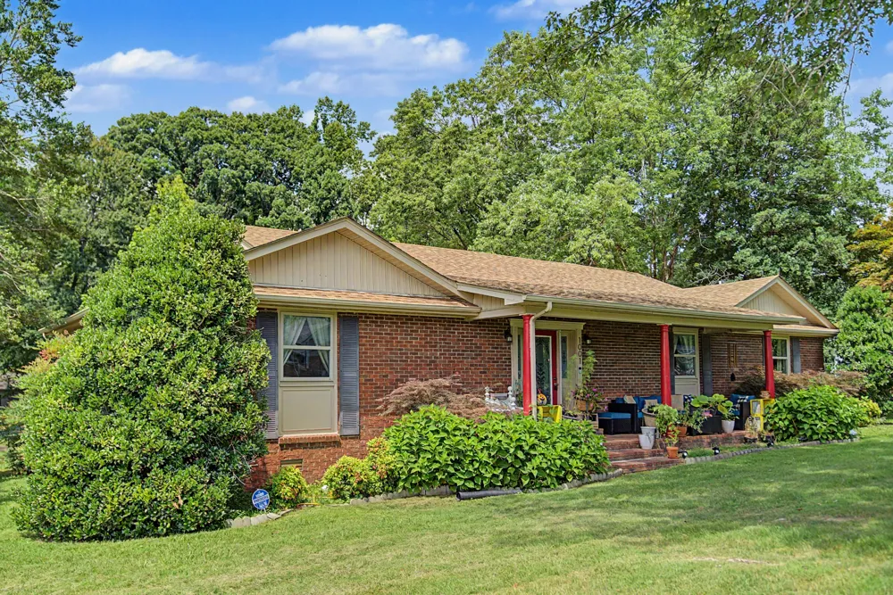 1001 Due West Cir Lafayette, TN 37083