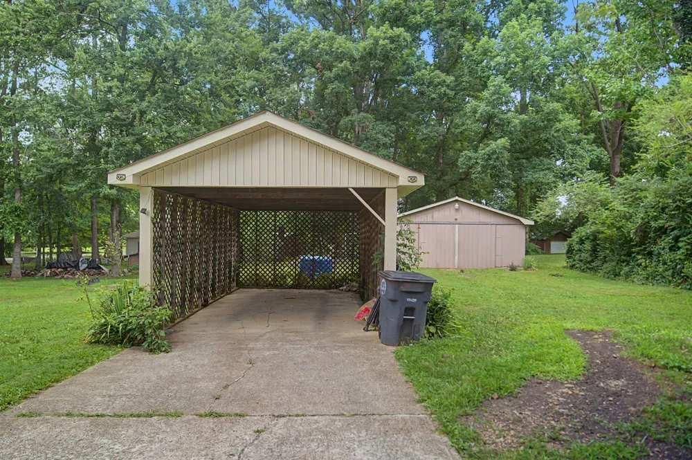 1001 Due West Cir Lafayette, TN 37083