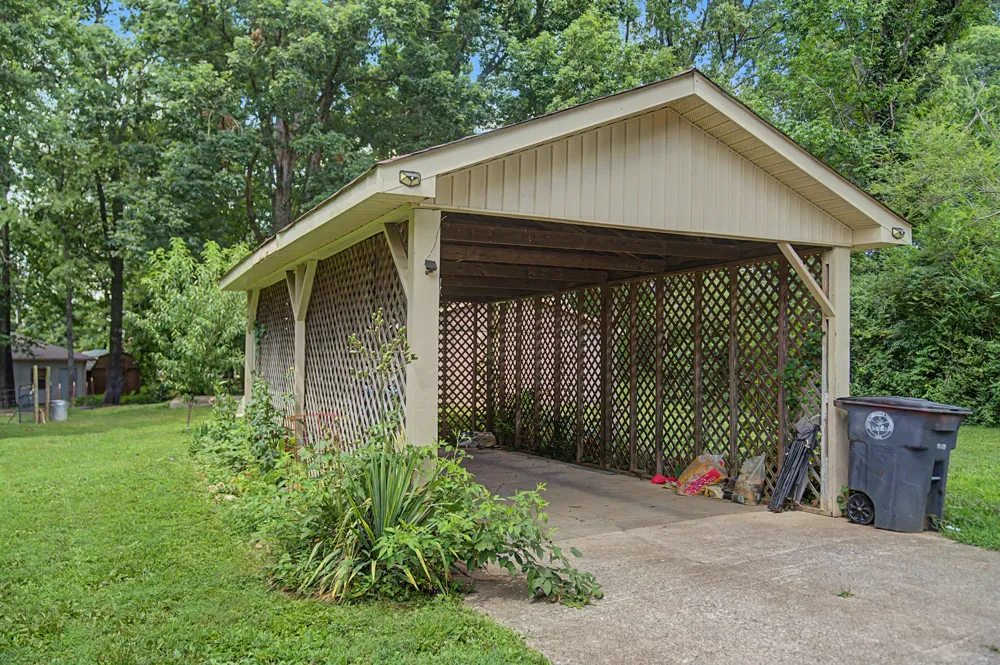 1001 Due West Cir Lafayette, TN 37083