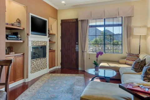 50750 Santa Rosa Plaza #5