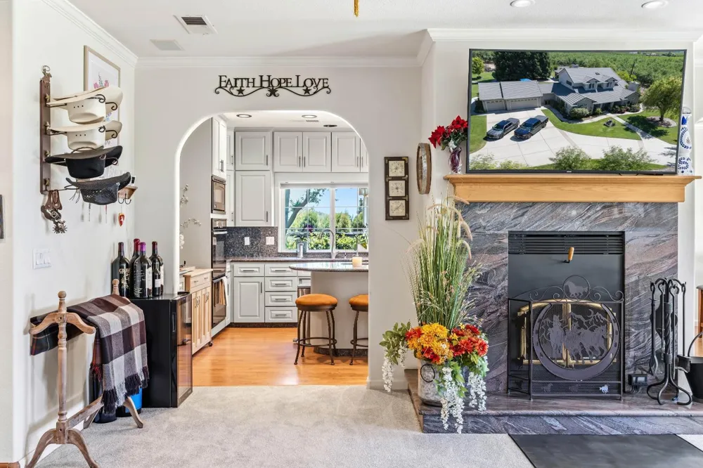 14361 Lombardy Delhi, CA 95315