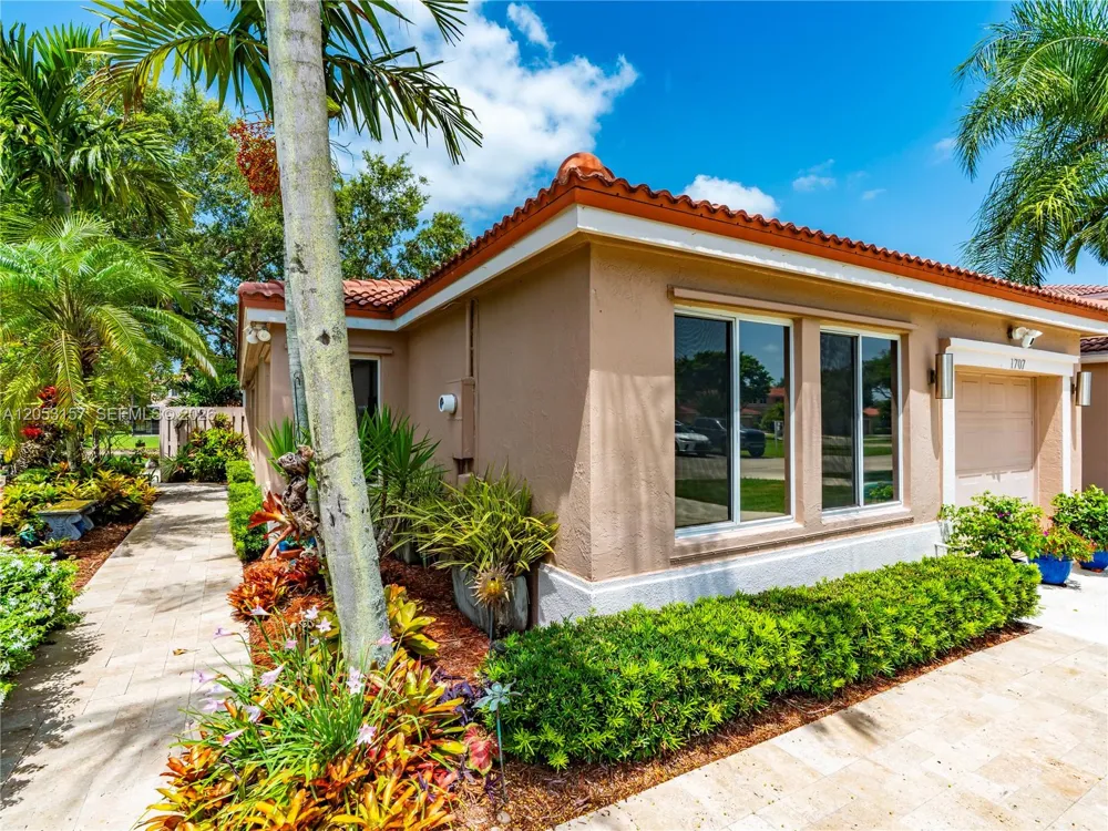 1707 SW 109th Ter Davie, FL 33324