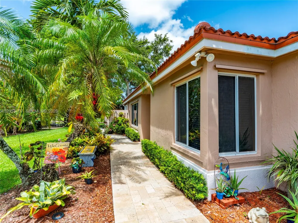 1707 SW 109th Ter Davie, FL 33324