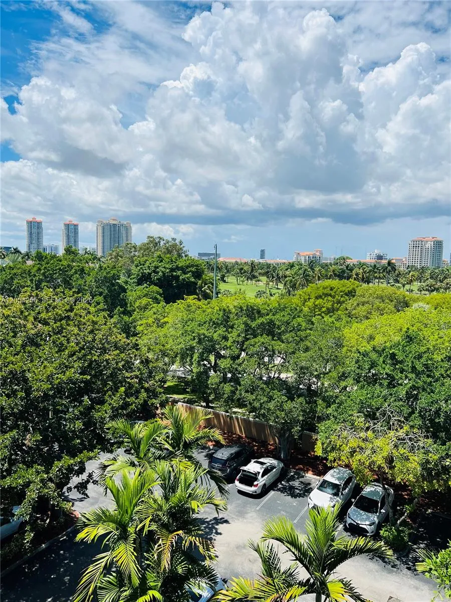19801 E Country Club Dr #4601 Aventura, FL 33180