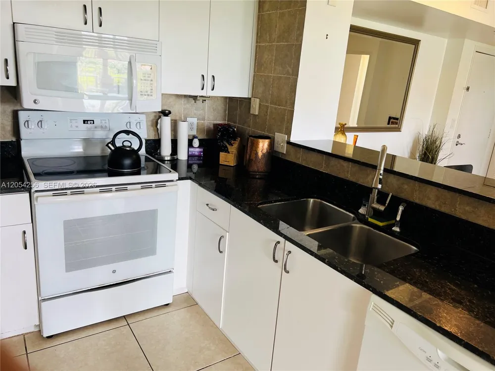 19801 E Country Club Dr #4601 Aventura, FL 33180