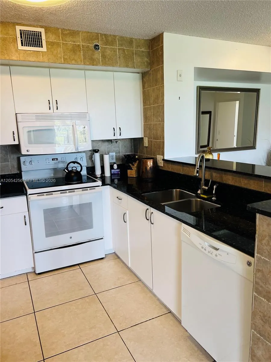 19801 E Country Club Dr #4601 Aventura, FL 33180
