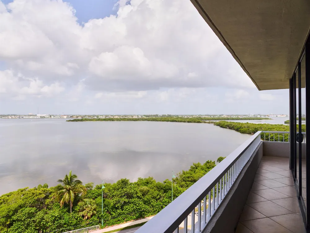 5550 Ocean Drive #9D Singer Island, FL 33404