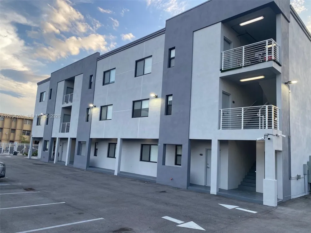 423 E 27th St #201 Hialeah, FL 33013