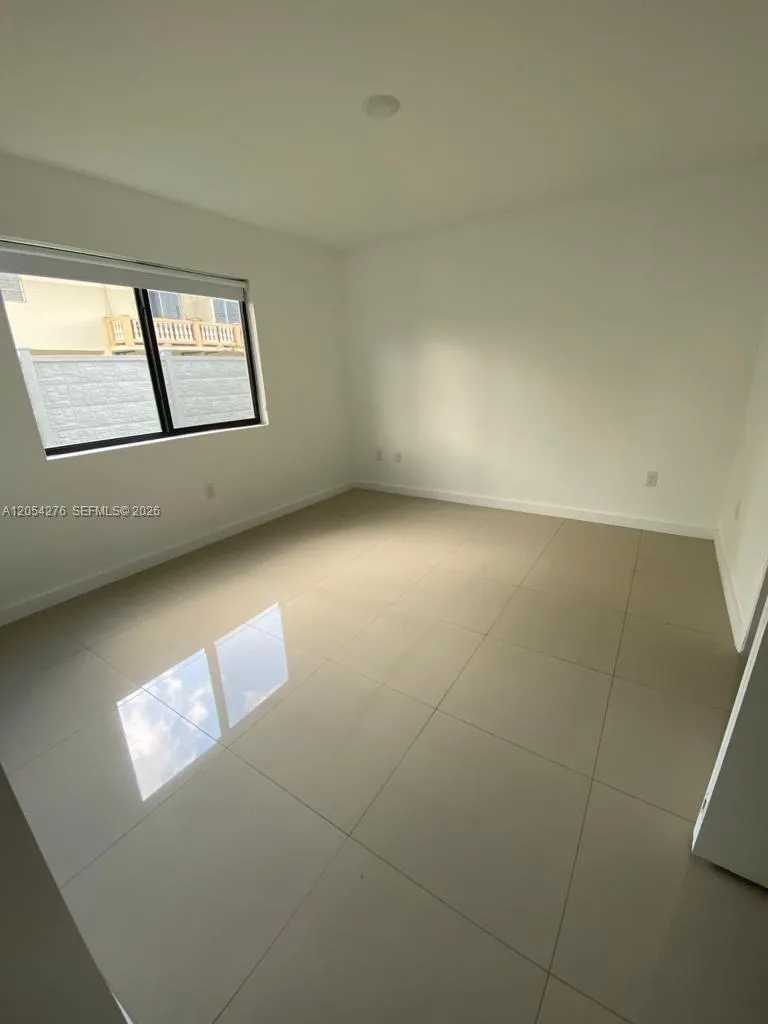 423 E 27th St #201 Hialeah, FL 33013