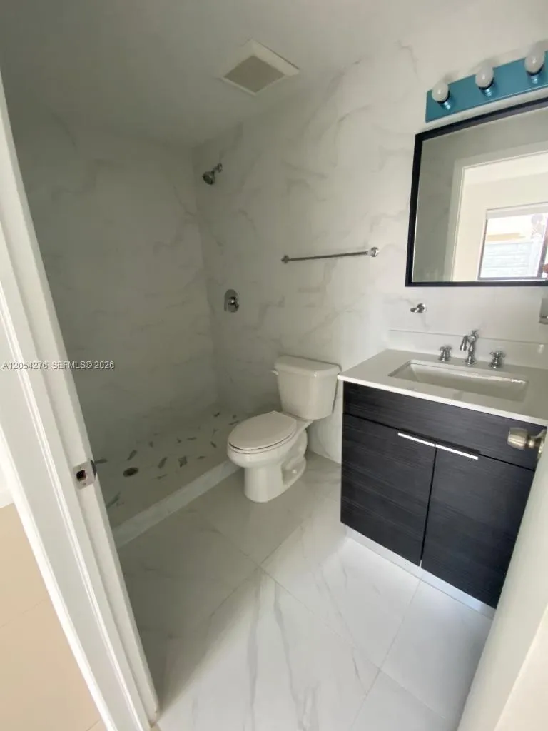 423 E 27th St #201 Hialeah, FL 33013