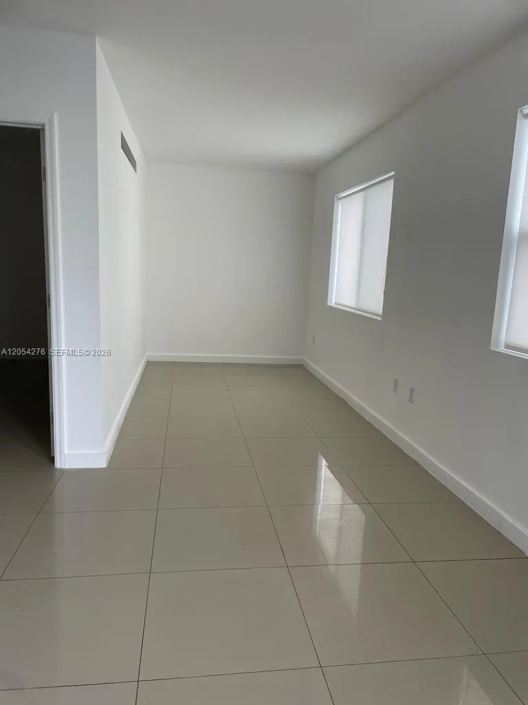 423 E 27th St #201 Hialeah, FL 33013