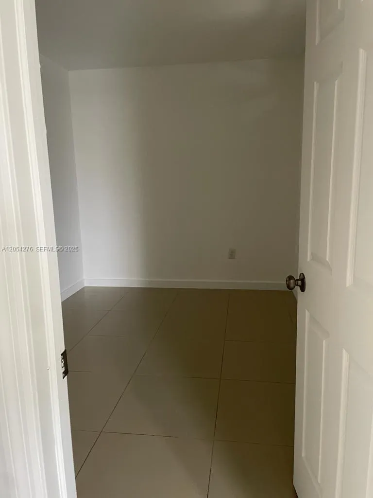 423 E 27th St #201 Hialeah, FL 33013