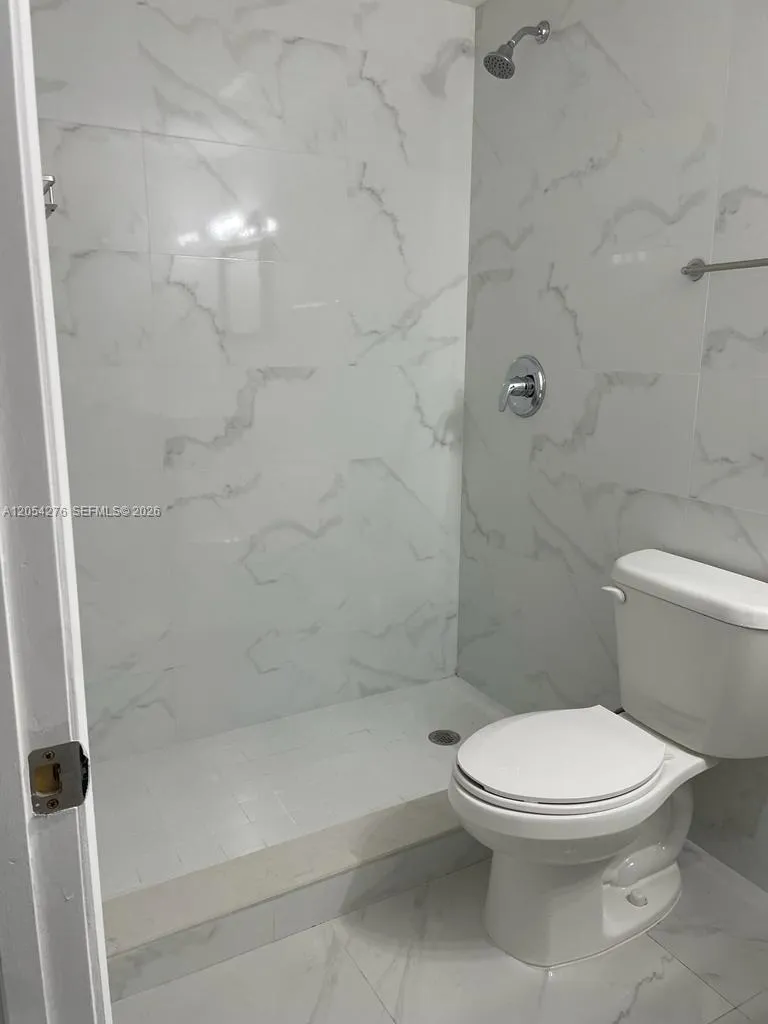 423 E 27th St #201 Hialeah, FL 33013