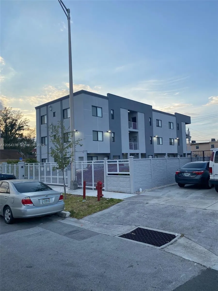 423 E 27th St #201 Hialeah, FL 33013