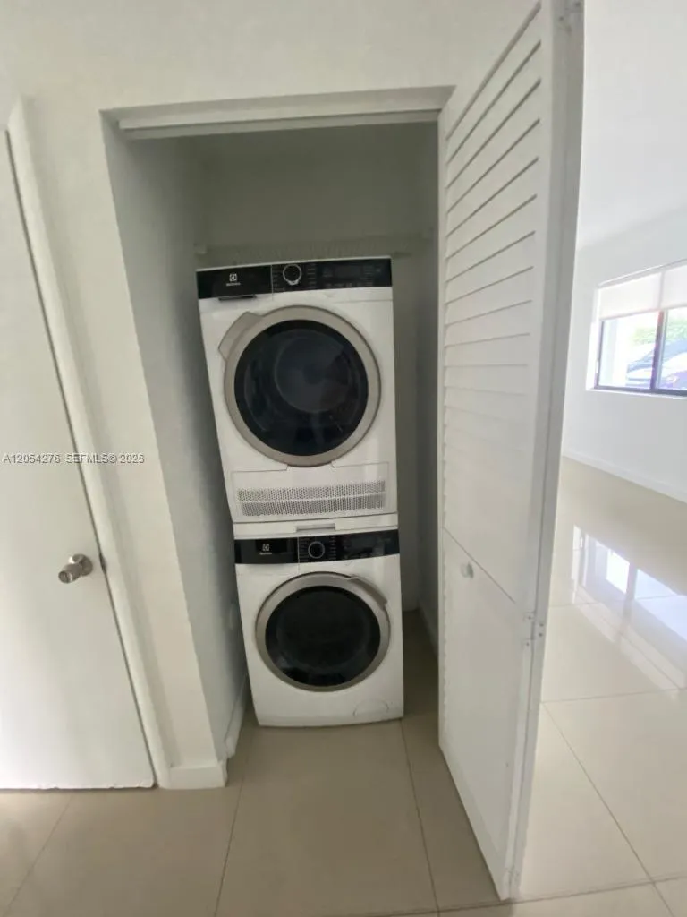 423 E 27th St #201 Hialeah, FL 33013