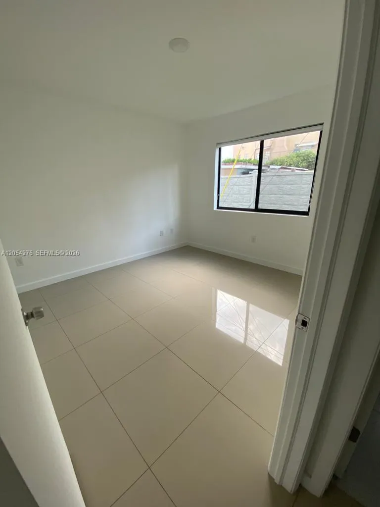 423 E 27th St #201 Hialeah, FL 33013