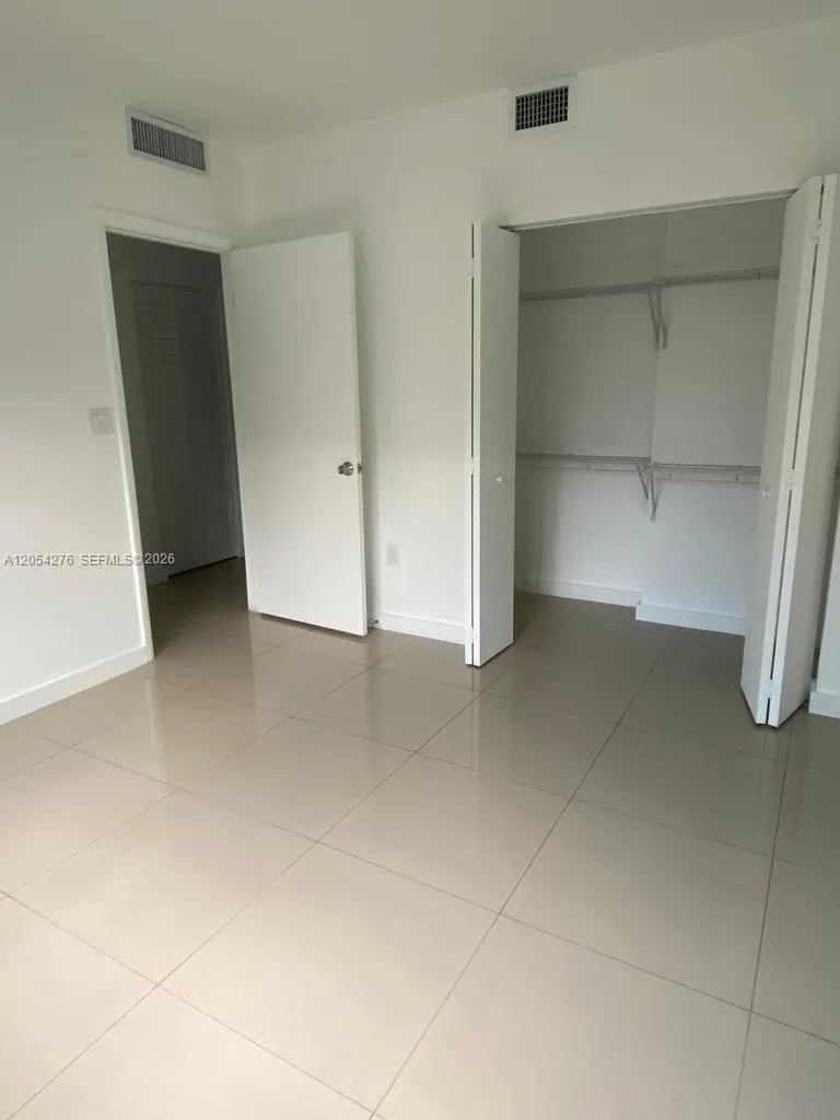 423 E 27th St #201 Hialeah, FL 33013