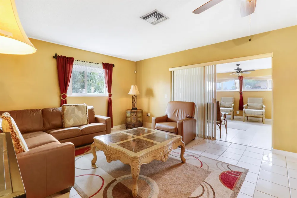 827 Caroline Avenue West Palm Beach, FL 33413