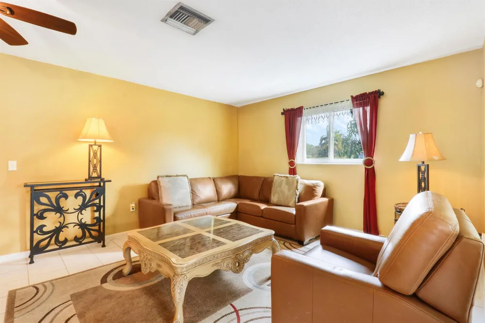 827 Caroline Avenue West Palm Beach, FL 33413