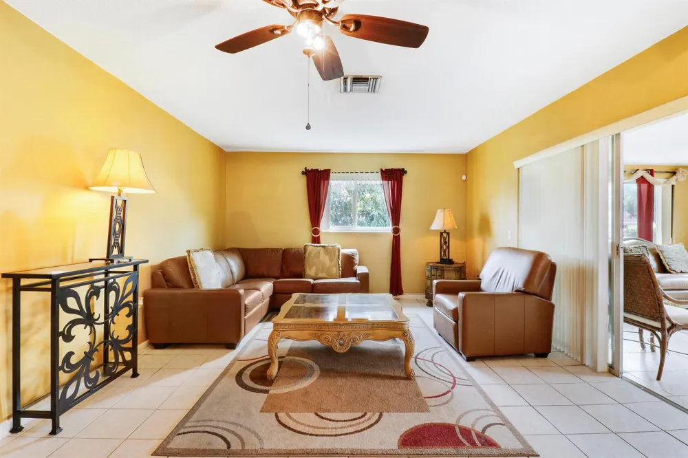 827 Caroline Avenue West Palm Beach, FL 33413