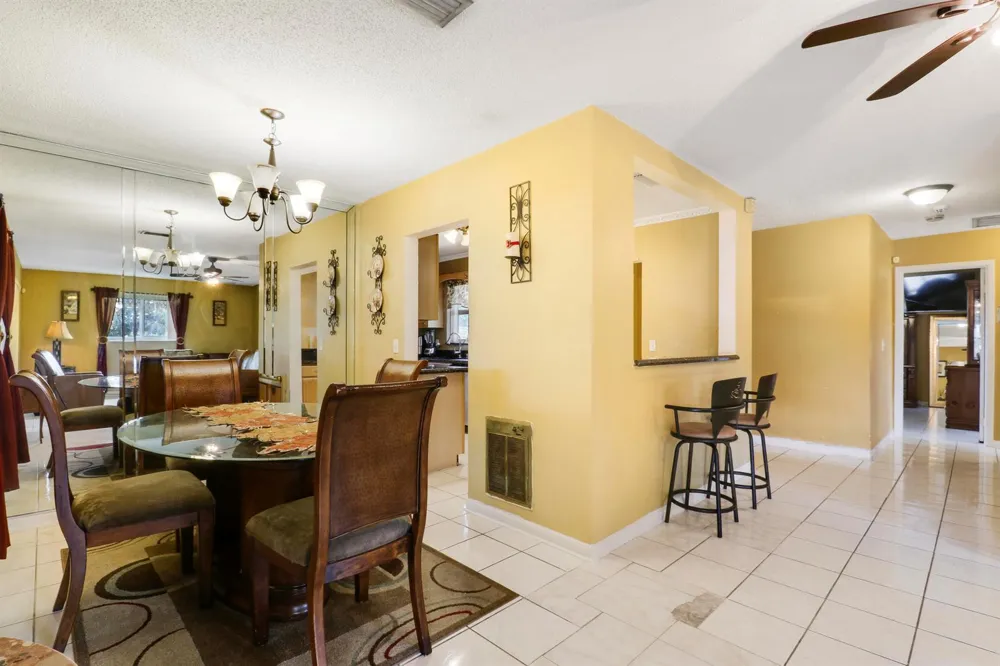 827 Caroline Avenue West Palm Beach, FL 33413