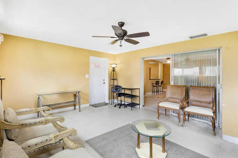 827 Caroline Avenue West Palm Beach, FL 33413