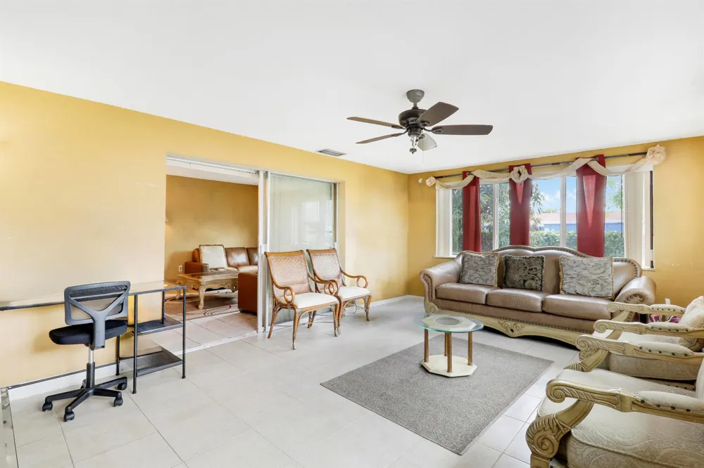 827 Caroline Avenue West Palm Beach, FL 33413