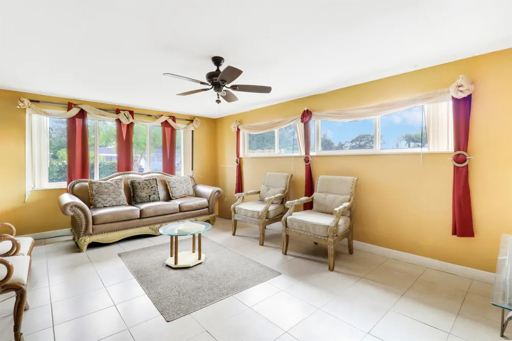 827 Caroline Avenue West Palm Beach, FL 33413