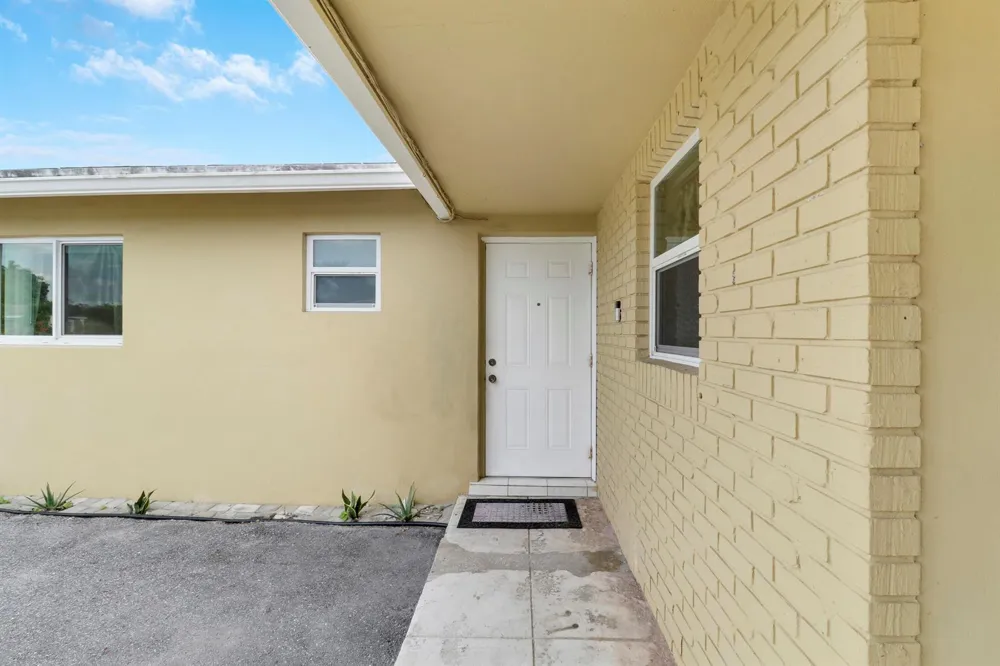 827 Caroline Avenue West Palm Beach, FL 33413