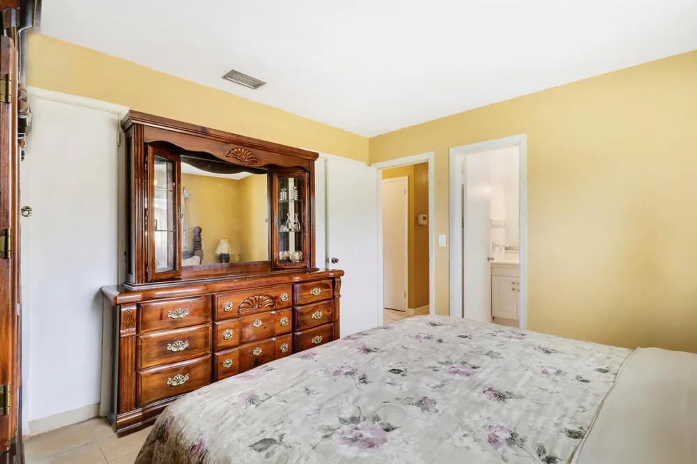 827 Caroline Avenue West Palm Beach, FL 33413