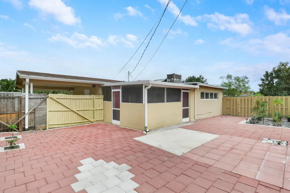 827 Caroline Avenue West Palm Beach, FL 33413