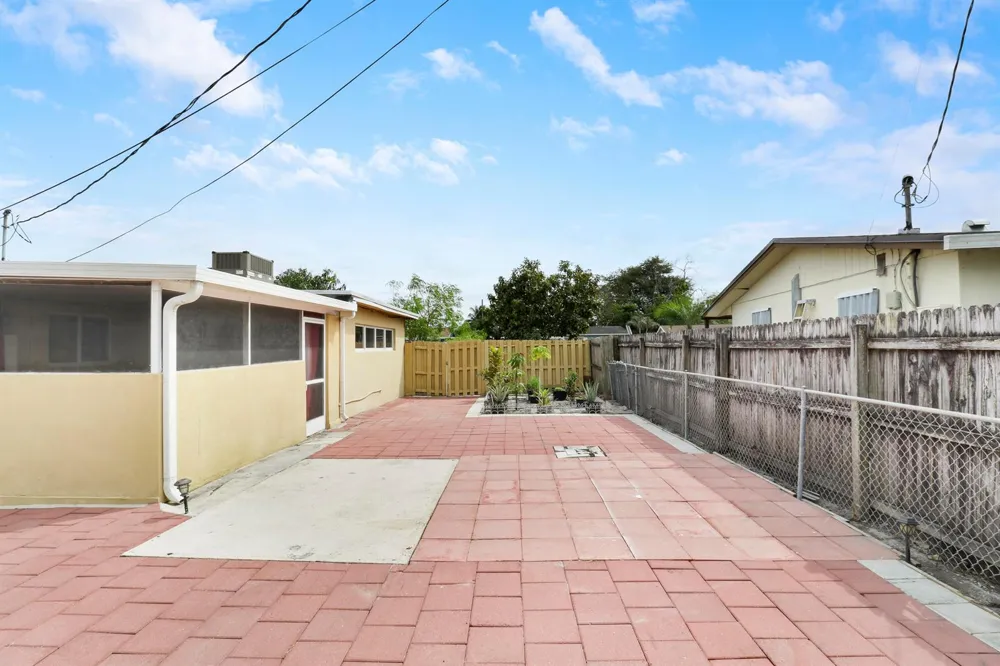 827 Caroline Avenue West Palm Beach, FL 33413