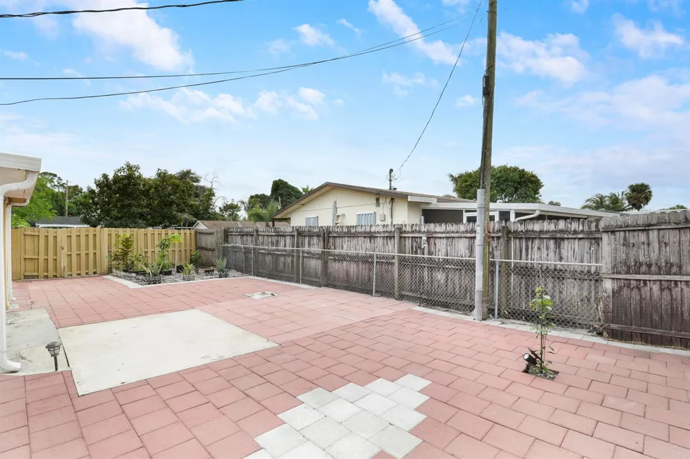 827 Caroline Avenue West Palm Beach, FL 33413