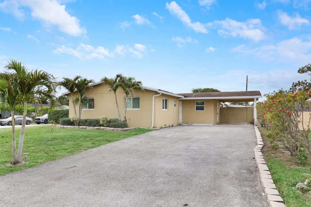 827 Caroline Avenue West Palm Beach, FL 33413