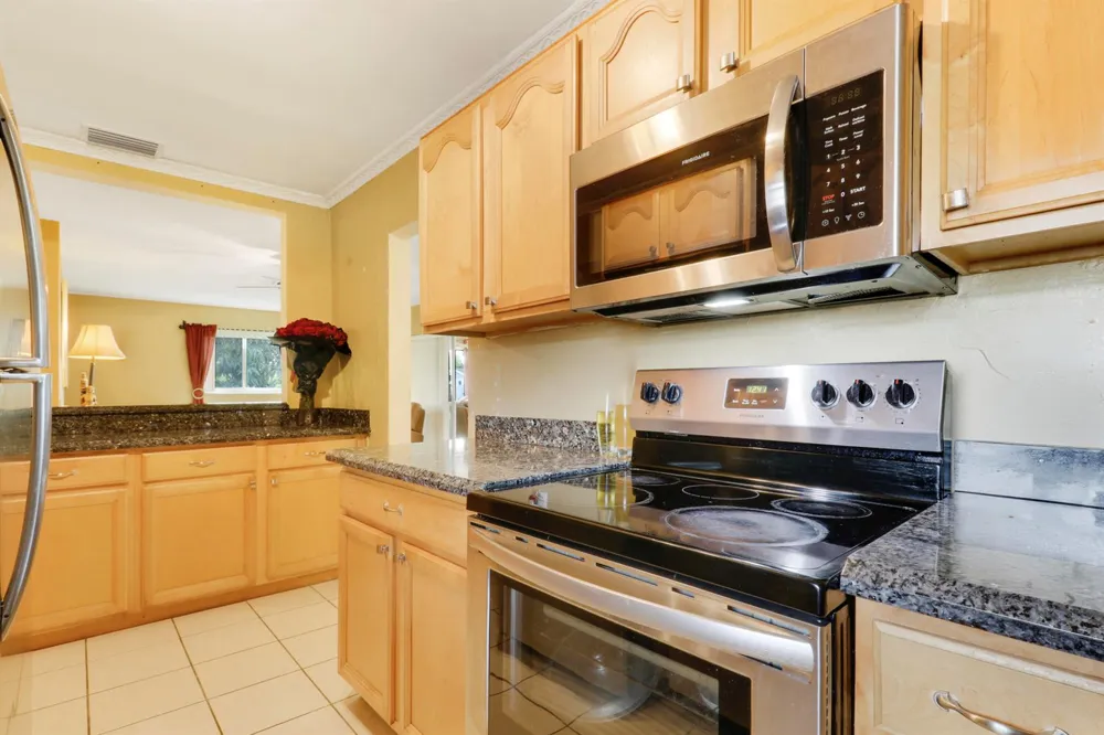 827 Caroline Avenue West Palm Beach, FL 33413