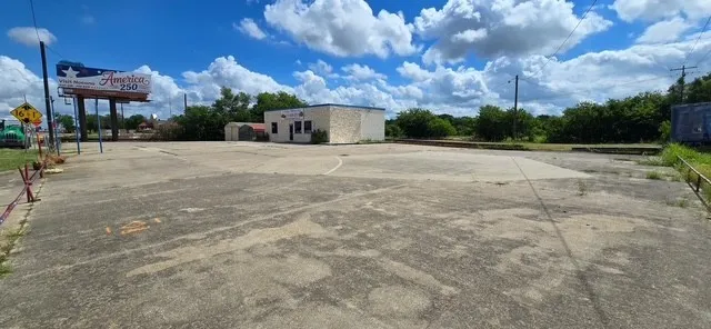 1404 Stemmons Sanger, TX 76266