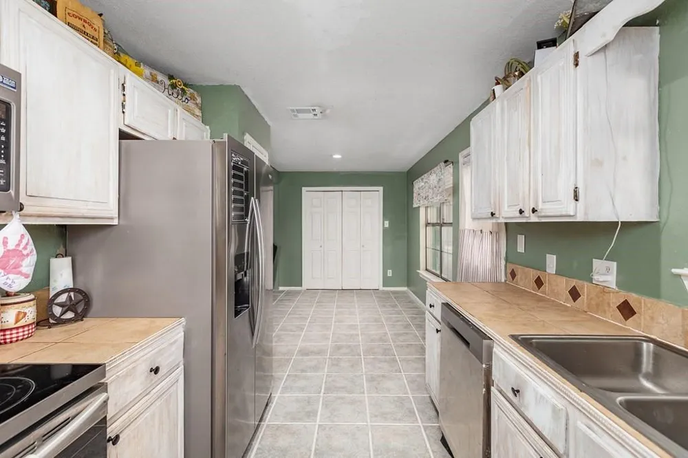 311 E Linn St Huntington, TX 75949