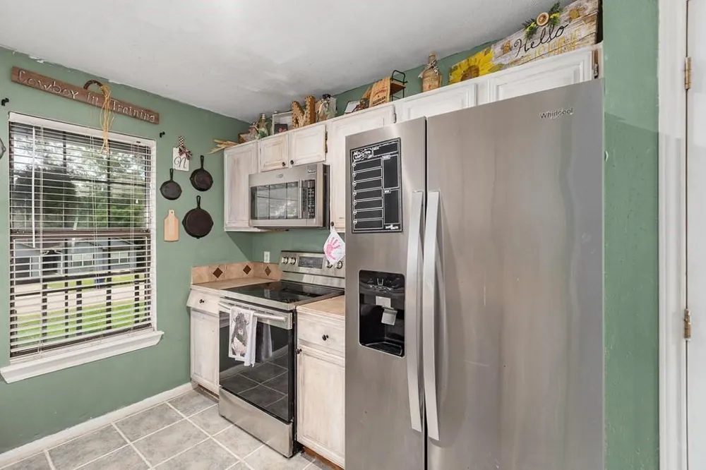 311 E Linn St Huntington, TX 75949