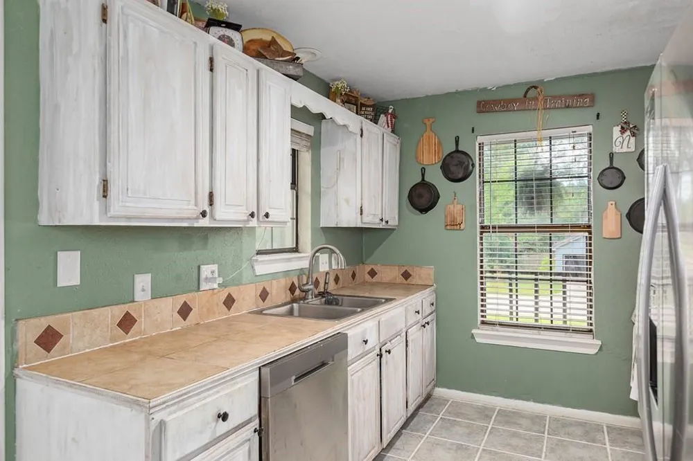 311 E Linn St Huntington, TX 75949