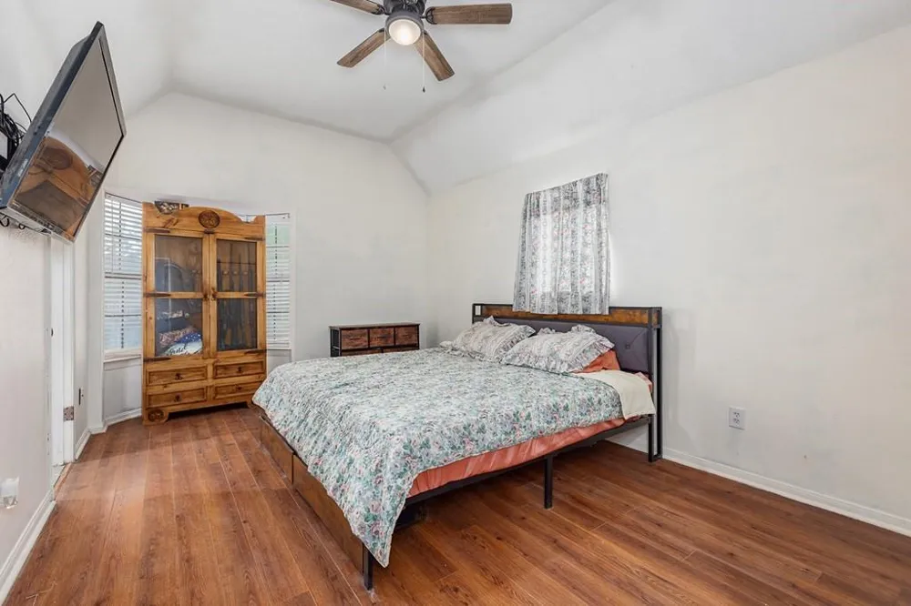 311 E Linn St Huntington, TX 75949