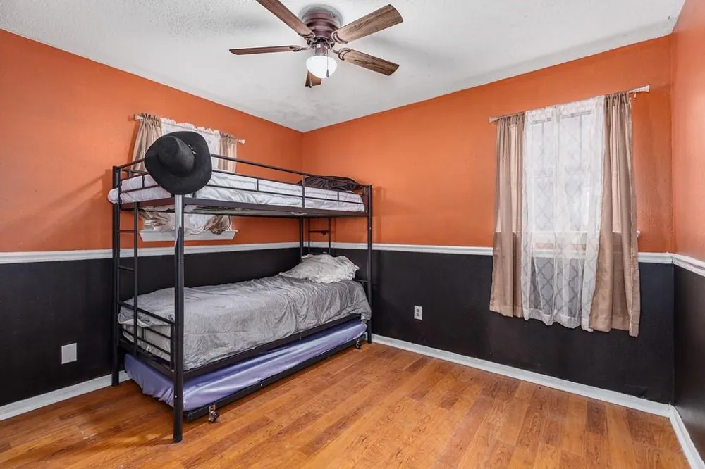 311 E Linn St Huntington, TX 75949