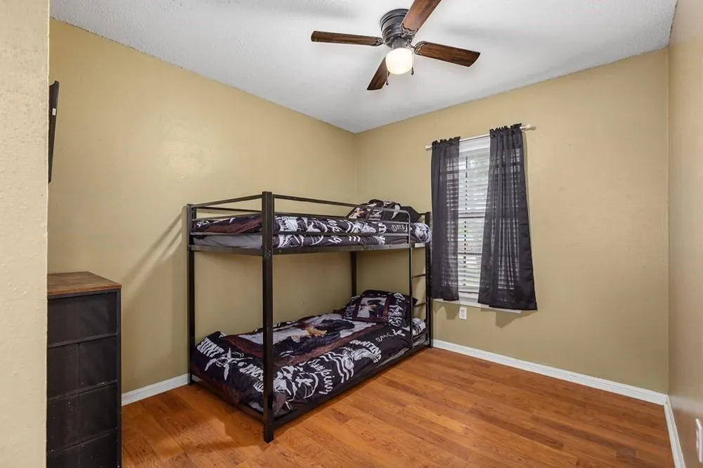 311 E Linn St Huntington, TX 75949
