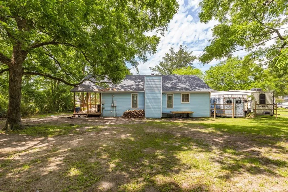 311 E Linn St Huntington, TX 75949