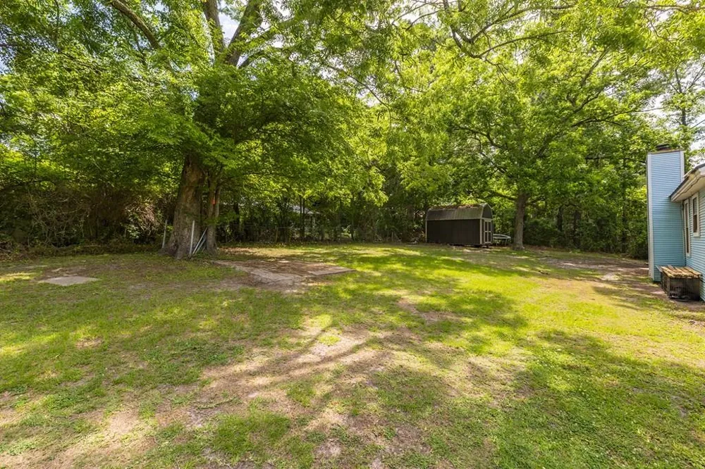 311 E Linn St Huntington, TX 75949