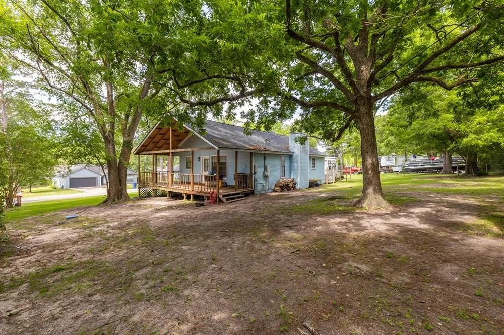 311 E Linn St Huntington, TX 75949